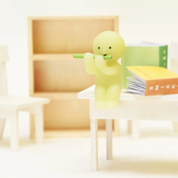 Smiski Mini Lalezzca Luminescente Living - Figurina Collezionabile che Brilla al Buio
