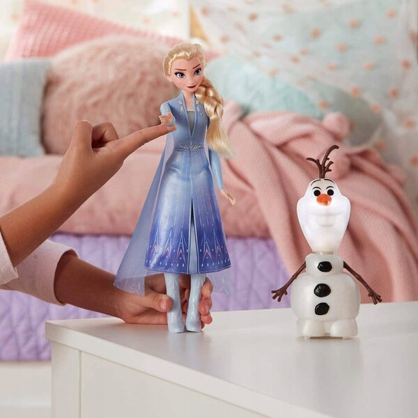 Elsa und Olaf sprechende Puppe 30 cm Frozen 2 Hasbro mit Licht- und Soundeffekten