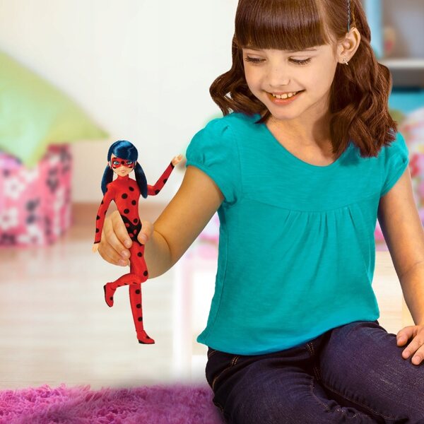 Bambola Miraculous Ladybug 26,7 cm - Bambola Supereroina con Elementi Mobili