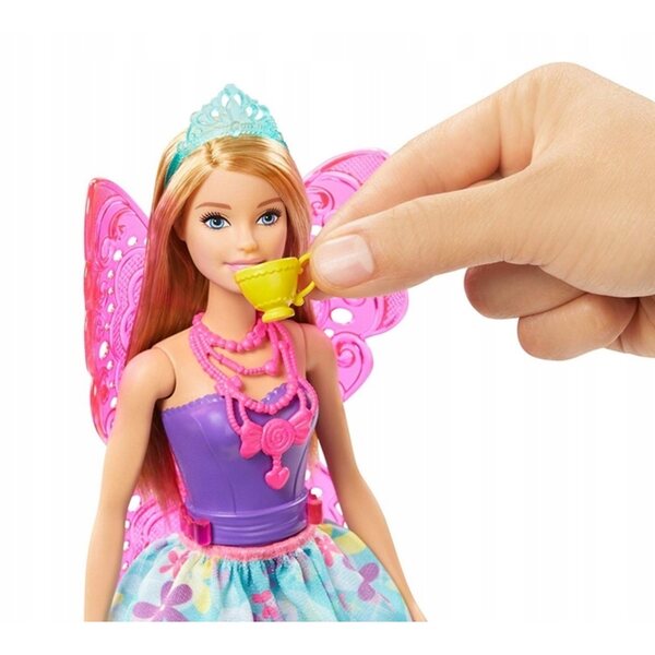 Barbie-Puppe mit farbenfrohen Accessoires und Kleidung für fantasievolles Spielen ab 3 Jahren