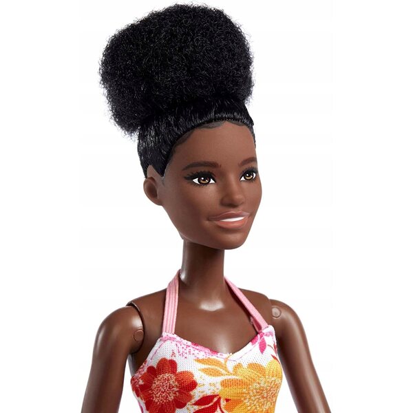 Barbie liebt den Ozean mit regenbogengestreiftem Kleid und recycelter rosa Brille