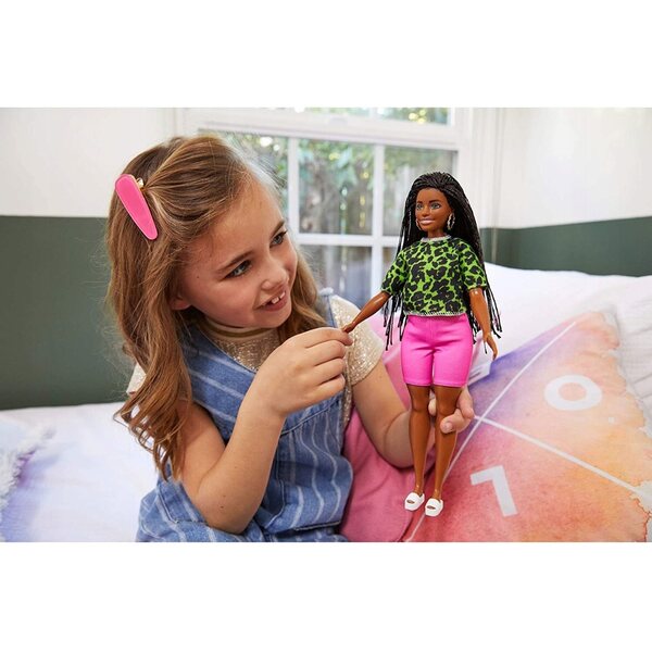 Barbie Fashionistas 29 cm große Puppe mit einzigartigem Stil und trendigen Accessoires