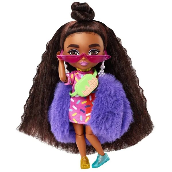 Barbie Extra Minis 14 cm große Modepuppe mit Zubehör und Ständer im Lieferumfang enthalten