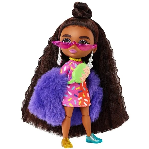 Barbie Extra Minis 14 cm große Modepuppe mit Zubehör und Ständer im Lieferumfang enthalten