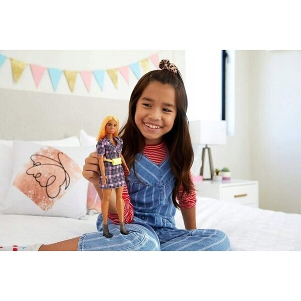 Barbie Fashionistas Modna Przyjaciółka mit kariertem Kleid und Neon-Accessoires