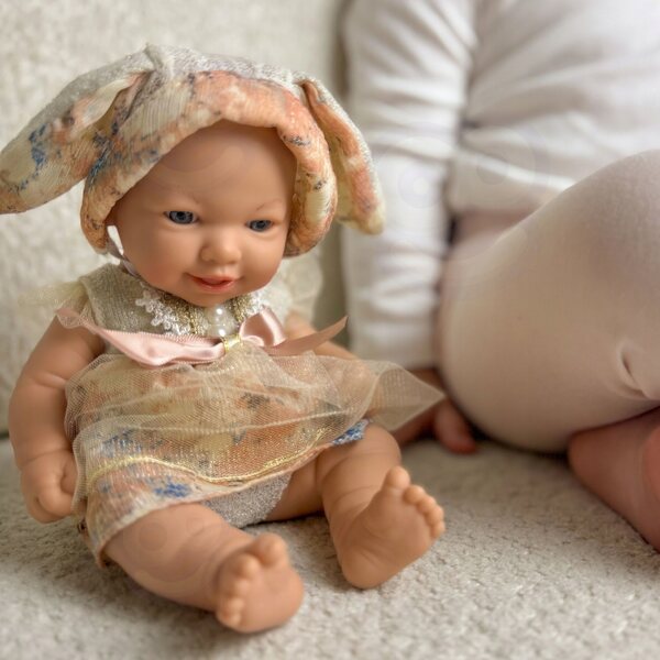 WOOPIE ROYAL Baby Doll 24 cm in abiti da coniglietto realistici e morbidi