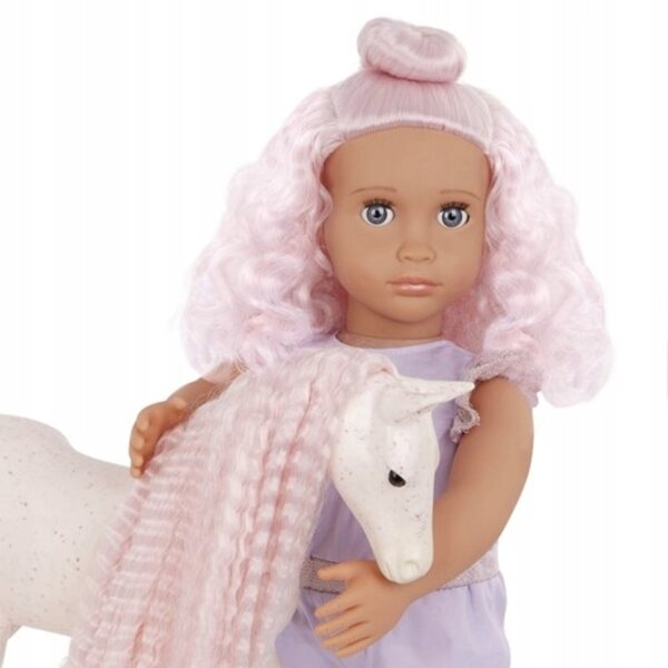 Unsere 46 cm große Elara-Puppe der Generation mit Fohlen und Haarschmuck-Set