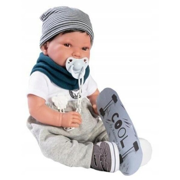 Bambola neonato Pipo Skater 42 cm marca Antonio Juan in stile sportivo
