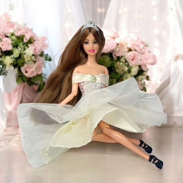 Bambola con Abito da Sposa con Paillettes, Accessori e Capelli Lunghi 29 cm