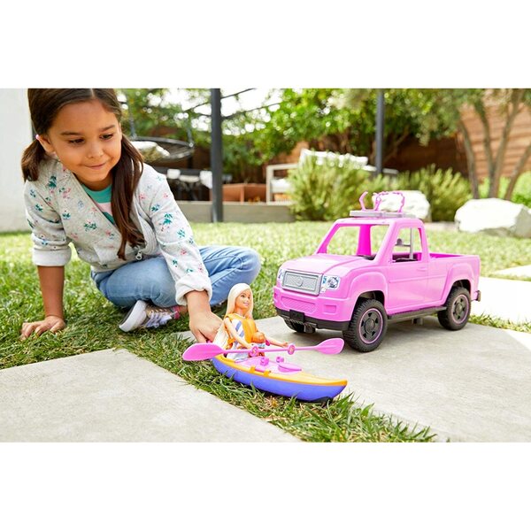 Barbie Mega Set Campingspaß mit Pickup, Kajak und Zubehör für Outdoor-Abenteuer