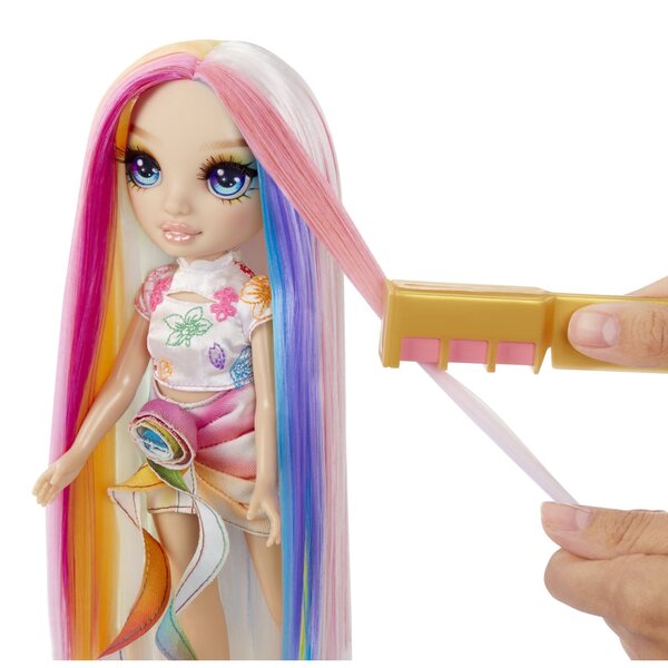 Rainbow High Amaya: bambola moda con capelli lunghi e gessetti colorati lavabili