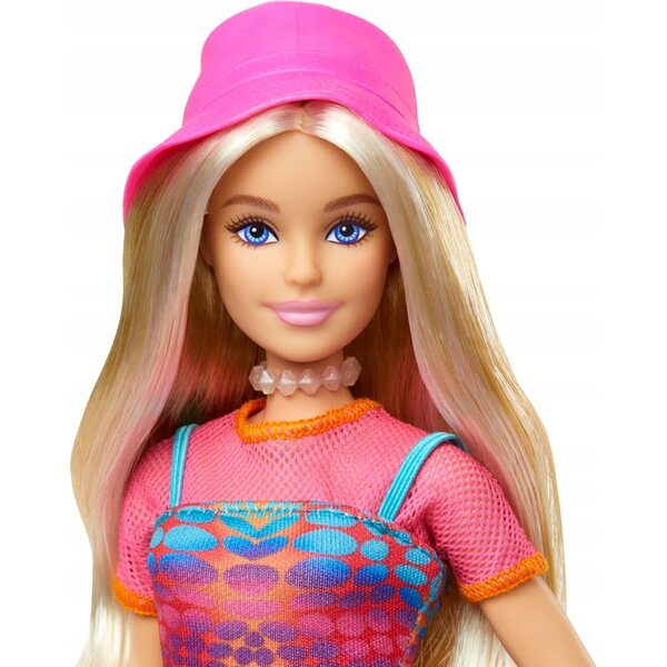 Barbie Pink Passport Italy Travel – Puppe mit kulinarischen Accessoires und modischen Accessoires