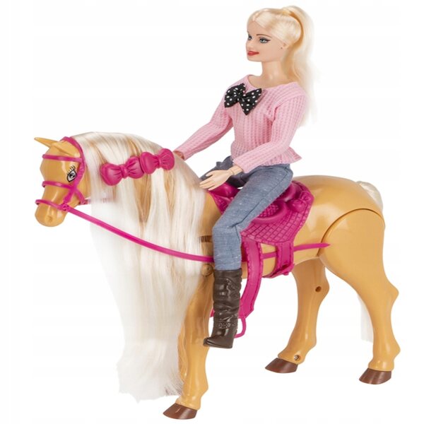 Un cavallo che cammina che emette suoni con una bambola e una sella: un giocattolo interattivo per bambini
