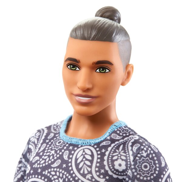 Ken Fashionistas Barbie mit gemustertem T-Shirt und trendigem Look für Kinder ab 3 Jahren