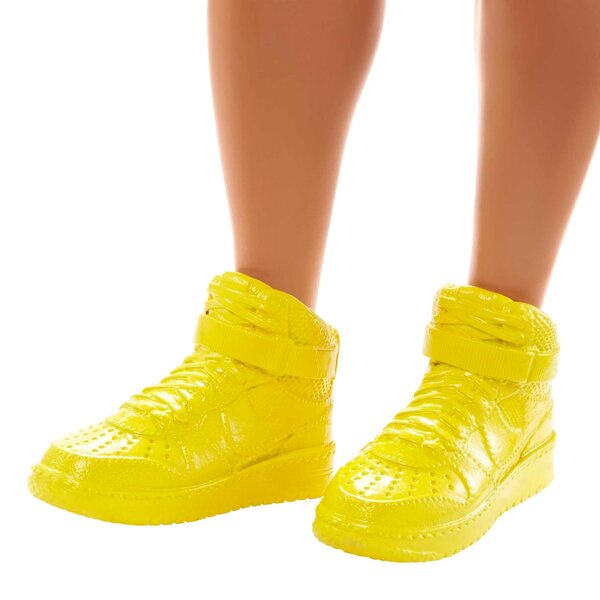 Ken Fashionistas Barbie mit gemustertem T-Shirt und trendigem Look für Kinder ab 3 Jahren