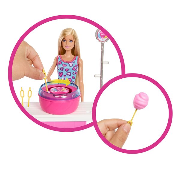 Barbie Mysteries Beach Detectives con Macchina Wata Cukrowa e Accessori, 3+ anni