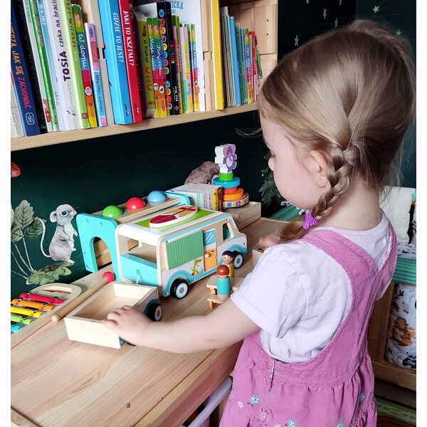Adam Toys Puppencamper aus Holz mit Zubehör, Set mit 11 Elementen