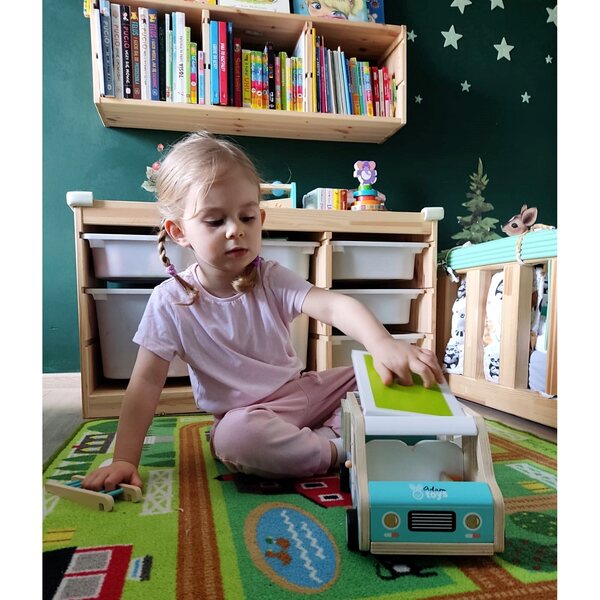 Adam Toys Puppencamper aus Holz mit Zubehör, Set mit 11 Elementen