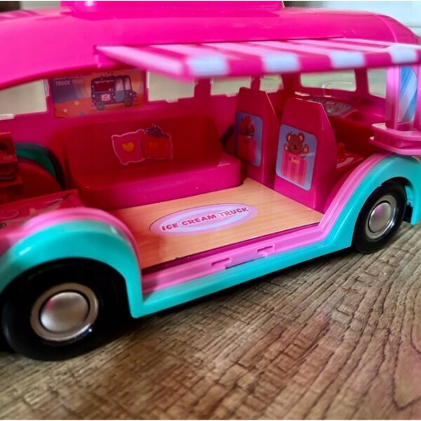 Kamper Food Truck 2 in 1 mit Puppe und 15 Zubehörteilen für kreatives Spielen
