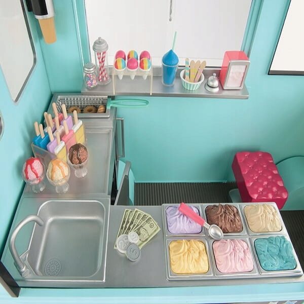 Foodtruck Our Generation con gelati e accessori per bambole 46 cm, 152 pezzi