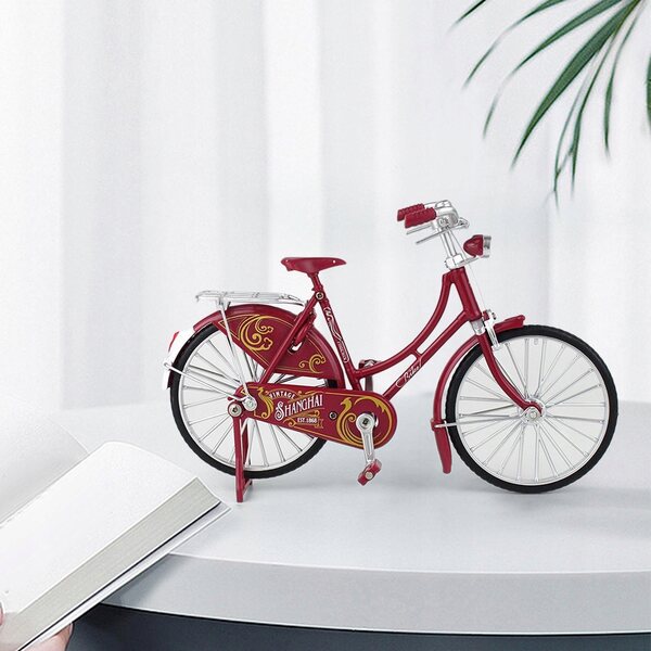 Rotes Fahrradmodell aus Metall für Heim- und Bürodekoration