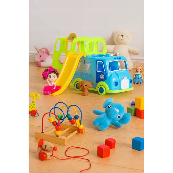 Ein Puppencamper mit Bus, Schaukel, Puppe und Hund, blau 3+