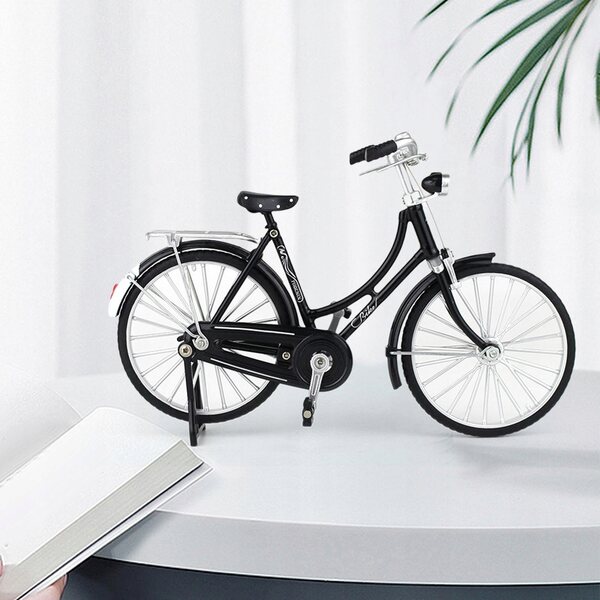 Modello decorativo di bicicletta in metallo nero realistico per interni