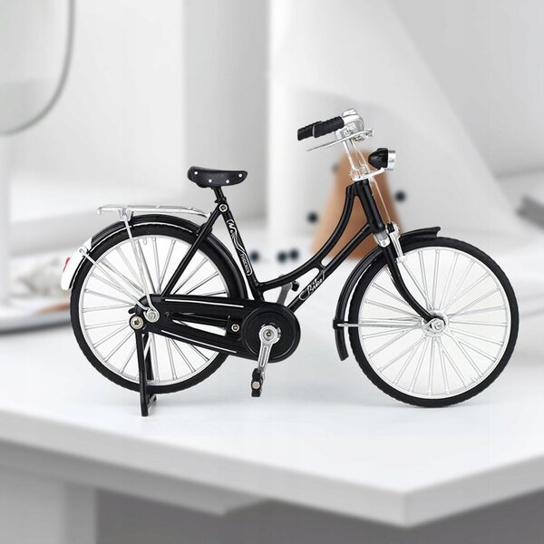 Modello decorativo di bicicletta in metallo nero realistico per interni