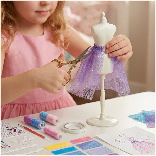 Kreatives Modestudio-Set für Kinder zum Erstellen und Personalisieren von Puppenkleidung