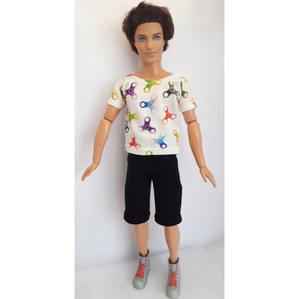 Puppenkleidungsset: T-Shirt und Shorts aus elastischem Stoff