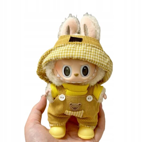 Kleidungsset für 17-cm-Puppe – gelb kariertes Outfit mit Hut und Overall