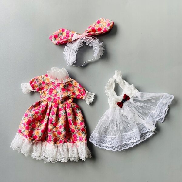 Kleidungsset für 30 cm große BJD-Puppe – Kleid mit Rüschen und Haarband