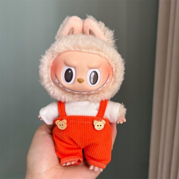 Kleidung für 17-cm-Puppen: Orange gestreifter Overall und weißes T-Shirt