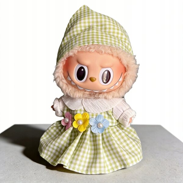 Grünes kariertes Gingham-Kleid für 16–17 cm große Puppen mit passendem Hut