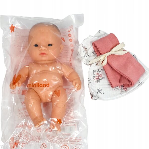 Asiatische Puppe 21 cm mit kompletter Przytullale-Bekleidung für Kinder ab 3 Jahren