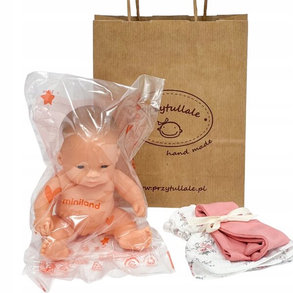 Asiatische Puppe 21 cm mit kompletter Przytullale-Bekleidung für Kinder ab 3 Jahren
