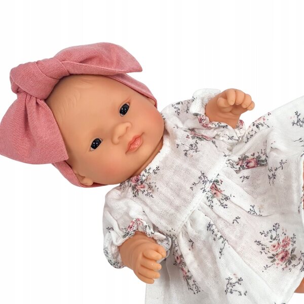 Asiatische Puppe 21 cm mit kompletter Przytullale-Bekleidung für Kinder ab 3 Jahren