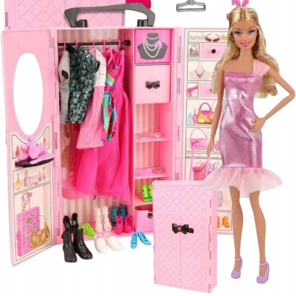 Ein Puppenschrank mit Accessoires, Kleidung und einer 30 cm großen Alice-Puppe