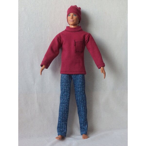 Bekleidungsset für die Ken-Puppe: Jeans, burgunderfarbenes Sweatshirt und Mütze