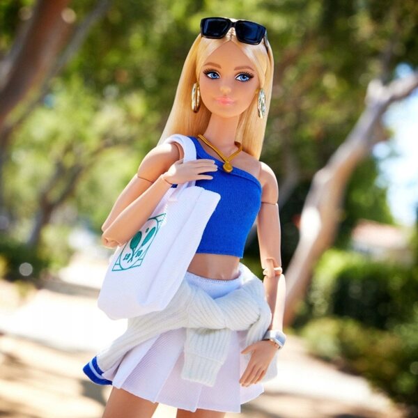 Barbie Tennisbekleidungsset mit Sportzubehör für Kinder ab 3 Jahren