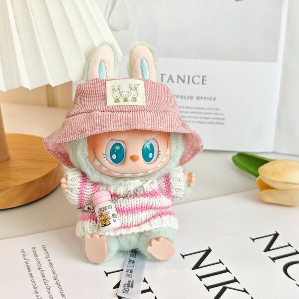 Bekleidungsset für 17-cm-Puppen mit Jacke, Hut und Flaschenzubehör