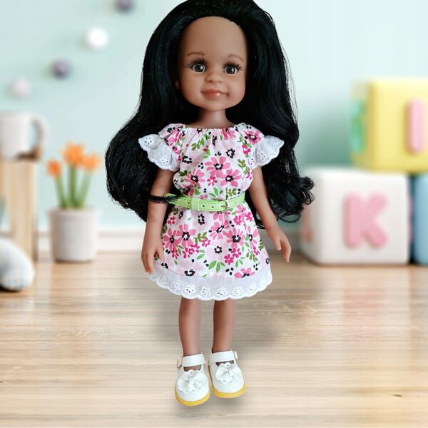 Kleid mit Stickerei für Paola Reina 32 cm Puppe mit hellblauem Gürtel
