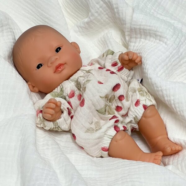Overall für 21 cm Miniland-Puppe, aus weichem Musselin mit Himbeermuster