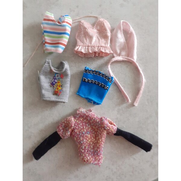 Barbie Fashionistas Kleidung 4-teilig – Puppen-Outfits und Accessoires