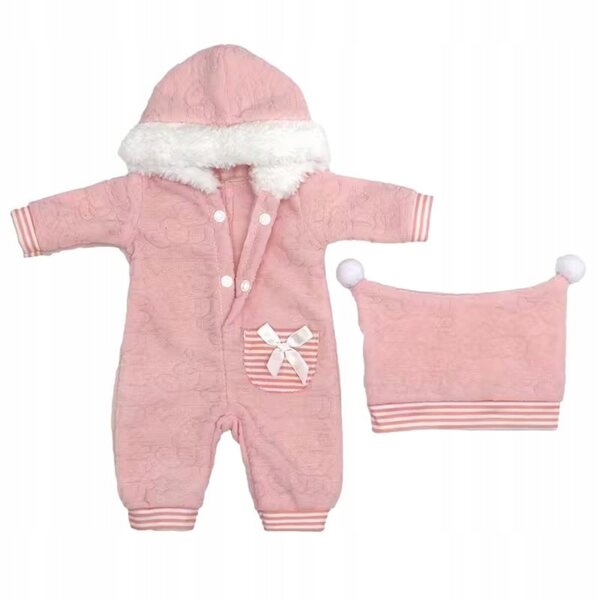 Abbigliamento invernale rosa per una bambola da 45 cm con tutina e cappellino