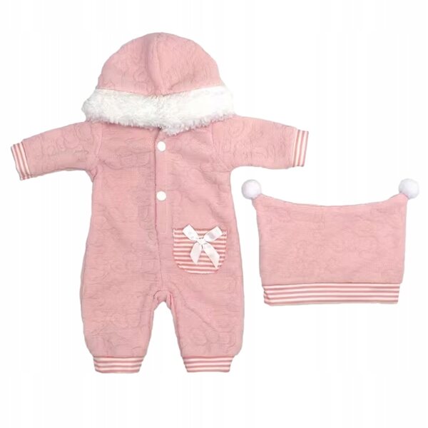 Abbigliamento invernale rosa per una bambola da 45 cm con tutina e cappellino