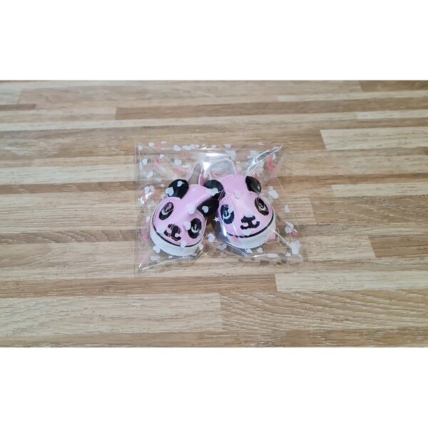 Buciki panda rosa per bambola Paola Reina 32 cm – accessorio perfetto