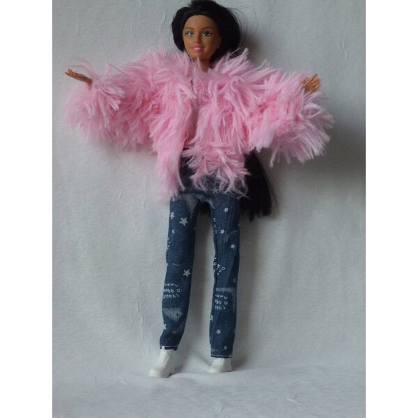 Completo abbigliamento per bambola Barbie 29 cm con giacca pelliccia e sneakers
