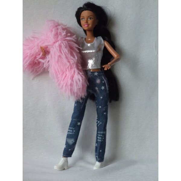 Completo abbigliamento per bambola Barbie 29 cm con giacca pelliccia e sneakers