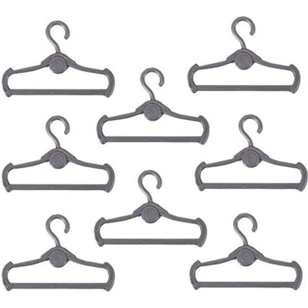 Omquot Puppenkleidungsset mit 46 Modeaccessoires, Kleiderbügeln und bunten Absätzen